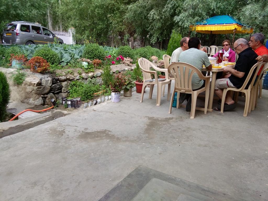 Galaxy Guest House Hundar 외부 사진