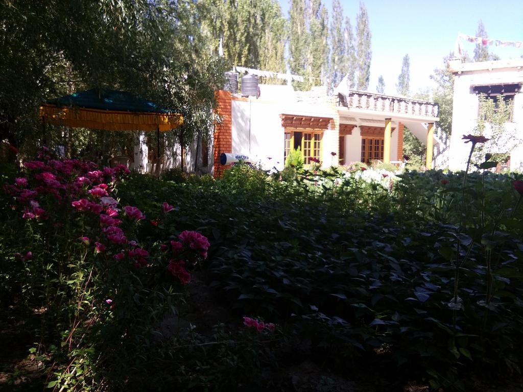 Galaxy Guest House Hundar 외부 사진